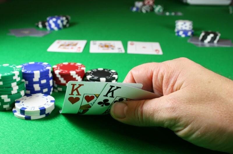 baccarat 2 Bài Baccarat dùng 4 đến 8 bộ bài 52 lá trộn vào nhau